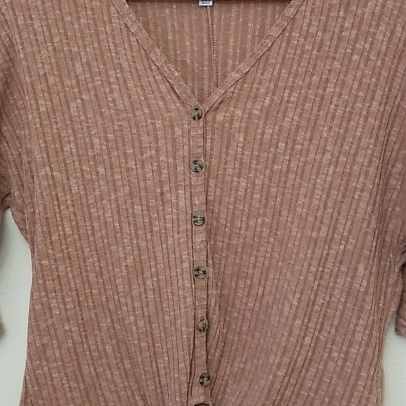 Green Envelope Tie Front 3/4 Sleeve Top - Picture 3 of 6